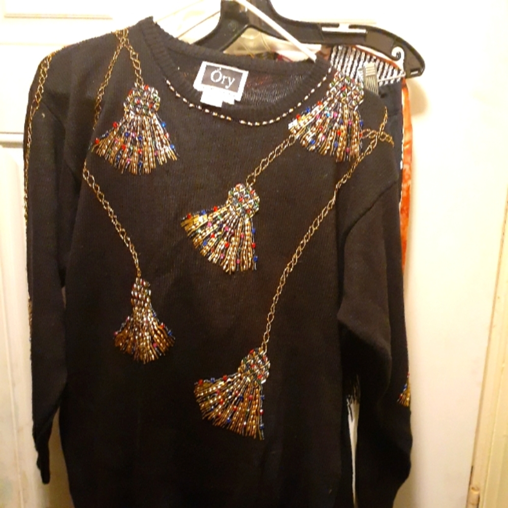 Black long sleeved "tassels" Sweater☃️